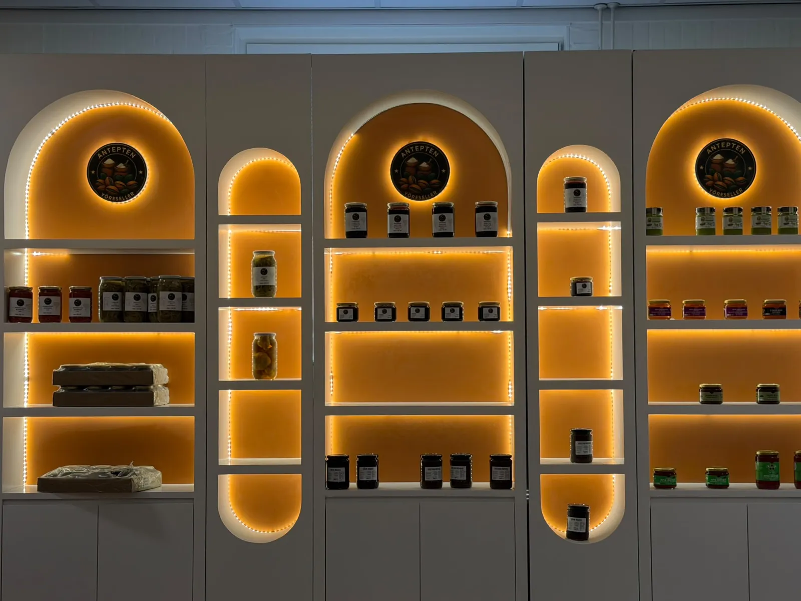 Antepten: de winkel, met eigen huisstijl in de zaak.